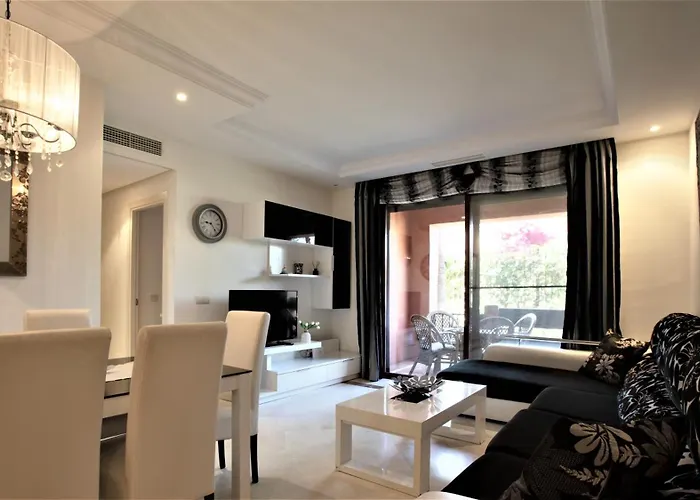 R15 Side 3 Bedroom Flat * マルベーリャ