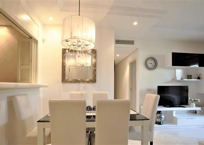 R15 Side 3 Bedroom Flat アパート マルベーリャ