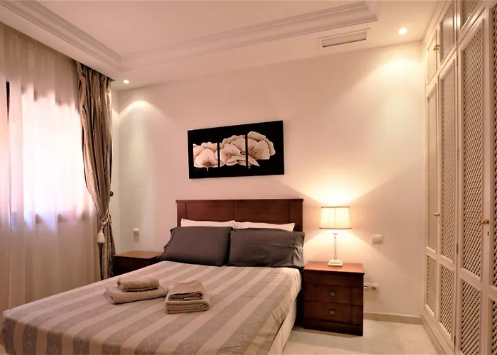 R15 Side 3 Bedroom Flat * マルベーリャ
