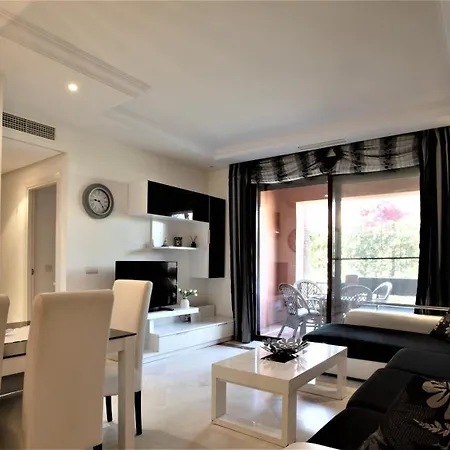 R15 Side 3 Bedroom Flat * Марбелья