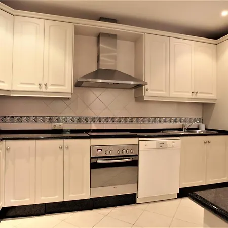 R15 Side 3 Bedroom Flat * Марбелья