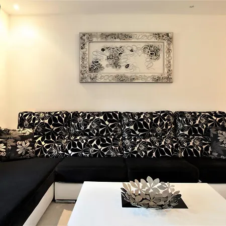 R15 Side 3 Bedroom Flat Апартаменты *