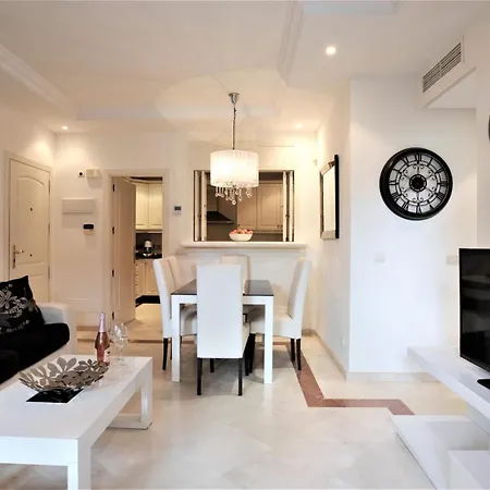 Апартаменты R15 Side 3 Bedroom Flat *