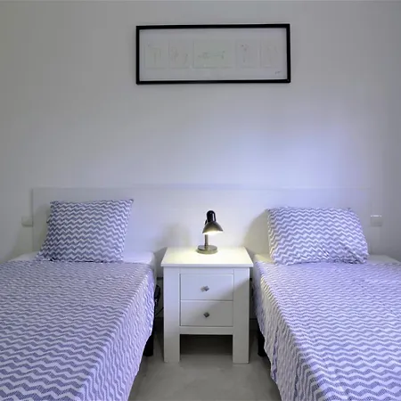 Апартаменты R15 Side 3 Bedroom Flat